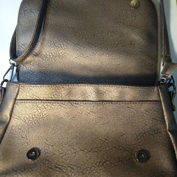 NO name soft bronze metallic purse - Picture 9 of 10